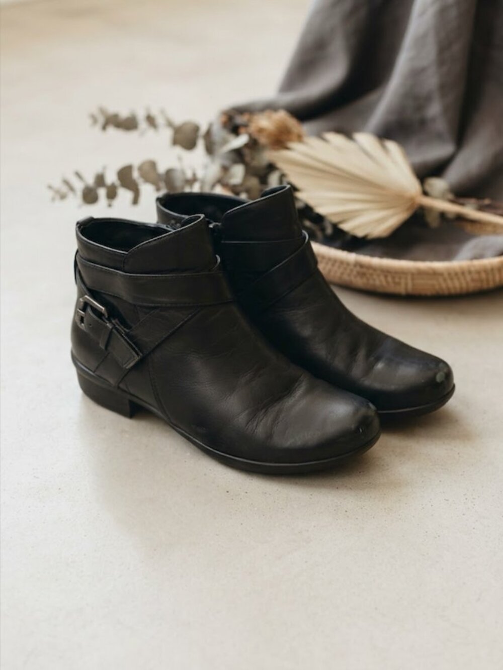 Naturalizer Cassandra Ankle Bootie Motorcycle Buckle Black Size 7M
